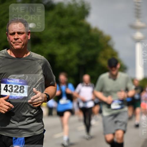 29.06.2025 - hella hamburg halbmarathon Dr. Thomas Lammeyer http://msf.ph/oto/8148782 29.06.2025 10:06:15 Kennedybrücke 1128, 1184, 1329, 1364, 1432, 1453, 1729, 1881, 1940, 2322, 2323, 3169, 4286, 4328, 4649, 4663, 4985, 5763, 6322, 6860, 7031, 7243, 9020, 9021, 9156, 9353, 9741, 9928, 10177, 10866 meine-sportfotos.de