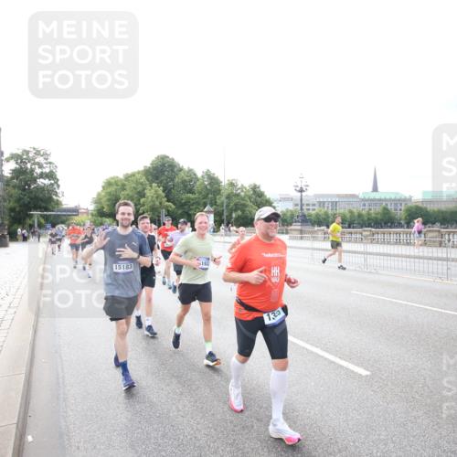 29.06.2025 - hella hamburg halbmarathon Jannik Wohlers http://msf.ph/oto/8148794 29.06.2025 10:17:46 Lombardsbrücke 1159, 1160, 1268, 1325, 1554, 1982, 2087, 2147, 2335, 2634, 2931, 3125, 3321, 3482, 3977, 4710, 4738, 4804, 6270, 7094, 7641, 7649, 7838, 7882, 7883, 8067, 8248, 8607, 9539, 9717, 9734, 9834, 9844, 10332, 10908, 10946, 11352, 11450, 11949, 12274, 12498, 12598, 12752, 12939, 13619, 13681, 14320, 14496, 14795, 14831, 15182, 15183, 15343, 15614, 16109, 16644, 16792, 16829, 18145, 18677 meine-sportfotos.de