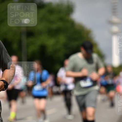 29.06.2025 - hella hamburg halbmarathon Dr. Thomas Lammeyer http://msf.ph/oto/8148803 29.06.2025 10:06:16 Kennedybrücke 1128, 1184, 1329, 1364, 1432, 1453, 1729, 1733, 1940, 2322, 2323, 3169, 4286, 4328, 4649, 4663, 4985, 5763, 6322, 6860, 7031, 7243, 9020, 9021, 9156, 9353, 9741, 9928, 10177, 10866 meine-sportfotos.de