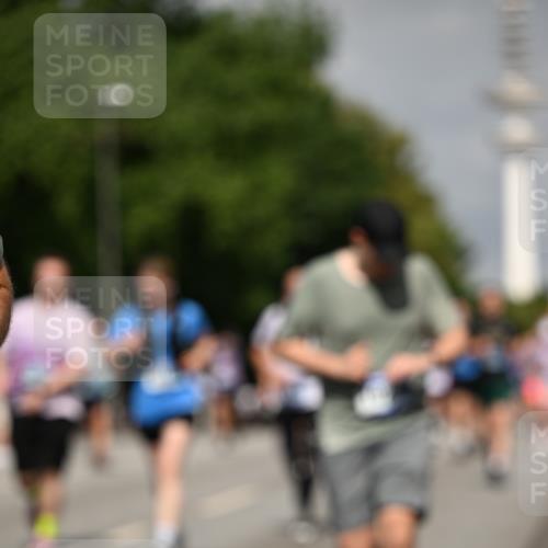 29.06.2025 - hella hamburg halbmarathon Dr. Thomas Lammeyer http://msf.ph/oto/8148808 29.06.2025 10:06:16 Kennedybrücke 1128, 1184, 1329, 1364, 1432, 1453, 1729, 1733, 1940, 2322, 2323, 3169, 4286, 4328, 4649, 4663, 4985, 5763, 6322, 6860, 7031, 7243, 9020, 9021, 9156, 9353, 9741, 9928, 10177, 10866 meine-sportfotos.de