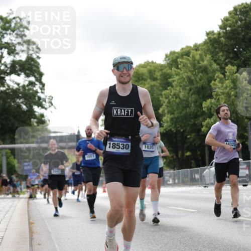 29.06.2025 - hella hamburg halbmarathon Jannik Wohlers http://msf.ph/oto/8148811 29.06.2025 10:12:28 Lombardsbrücke 1020, 1051, 1851, 1939, 2531, 2891, 2942, 4532, 6207, 7873, 7907, 8917, 10067, 10402, 11025, 11720, 14404, 14869, 15012, 15531, 16323, 16826, 16911, 17061, 17994, 18530 meine-sportfotos.de