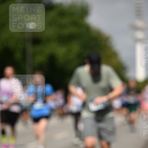 29.06.2025 - hella hamburg halbmarathon Dr. Thomas Lammeyer http://msf.ph/oto/8148814 29.06.2025 10:06:16 Kennedybrücke 1128, 1184, 1329, 1364, 1432, 1453, 1729, 1733, 1940, 2322, 2323, 3169, 4286, 4328, 4649, 4663, 4985, 5763, 6322, 6860, 7031, 7243, 9020, 9021, 9156, 9353, 9741, 9928, 10177, 10866 meine-sportfotos.de