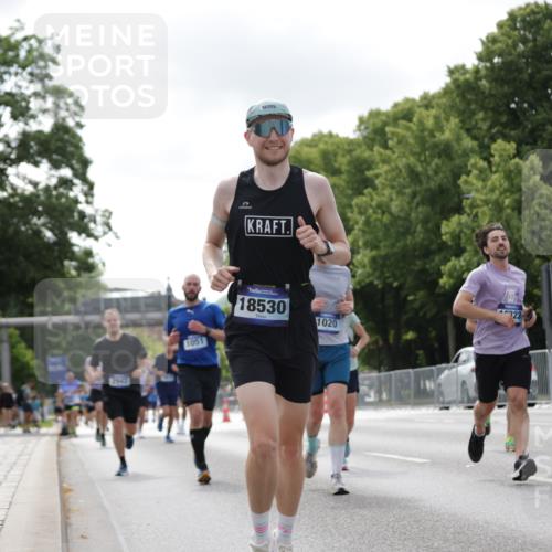 29.06.2025 - hella hamburg halbmarathon Jannik Wohlers http://msf.ph/oto/8148817 29.06.2025 10:12:28 Lombardsbrücke 1020, 1051, 1851, 1939, 2531, 2891, 2942, 4532, 6207, 7873, 7907, 8917, 10067, 10402, 11025, 11720, 14404, 14869, 15012, 15531, 16323, 16826, 16911, 17061, 17994, 18530 meine-sportfotos.de