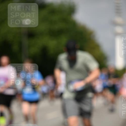 29.06.2025 - hella hamburg halbmarathon Dr. Thomas Lammeyer http://msf.ph/oto/8148820 29.06.2025 10:06:16 Kennedybrücke 1128, 1184, 1329, 1364, 1432, 1453, 1729, 1733, 1940, 2322, 2323, 3169, 4286, 4328, 4649, 4663, 4985, 5763, 6322, 6860, 7031, 7243, 9020, 9021, 9156, 9353, 9741, 9928, 10177, 10866 meine-sportfotos.de