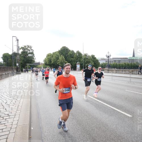 29.06.2025 - hella hamburg halbmarathon Jannik Wohlers http://msf.ph/oto/8148833 29.06.2025 10:17:51 Lombardsbrücke 1268, 1325, 1554, 1982, 2087, 2147, 2335, 2634, 3125, 3321, 3482, 3977, 4710, 4738, 4804, 5909, 6270, 7838, 7882, 7883, 8067, 8248, 9222, 9539, 9834, 9844, 10659, 10908, 10946, 11352, 11450, 11949, 12274, 12498, 12939, 13341, 13370, 13619, 14320, 14770, 14831, 15182, 15183, 15343, 16109, 16828, 16829, 16833, 17876, 18145, 18677, 18697, 18807 meine-sportfotos.de
