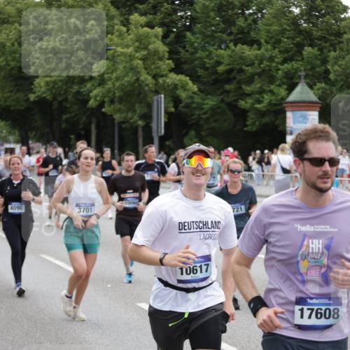 29.06.2025 - hella hamburg halbmarathon Jannik Wohlers http://msf.ph/oto/8148838 29.06.2025 10:49:44 Lombardsbrücke 1487, 1511, 3701, 3710, 3805, 4090, 4168, 5749, 5751, 5997, 6680, 6830, 7721, 7722, 7755, 8254, 9605, 9940, 10060, 10286, 10617, 11030, 11426, 11716, 11760, 12079, 13127, 13128, 13309, 13381, 13744, 13846, 14144, 14505, 14940, 15626, 15633, 16365, 16410, 16412, 16635, 17256, 18961, 19058, 19086 meine-sportfotos.de