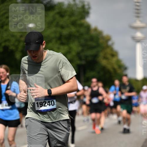 29.06.2025 - hella hamburg halbmarathon Dr. Thomas Lammeyer http://msf.ph/oto/8148847 29.06.2025 10:06:17 Kennedybrücke 1128, 1184, 1329, 1364, 1432, 1453, 1729, 1733, 1940, 2322, 2323, 3169, 4286, 4328, 4649, 4663, 4985, 5763, 6322, 6860, 7031, 7243, 9020, 9021, 9156, 9353, 9741, 9928, 10177, 10866 meine-sportfotos.de