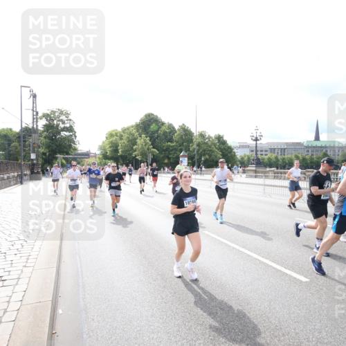 29.06.2025 - hella hamburg halbmarathon Jannik Wohlers http://msf.ph/oto/8148855 29.06.2025 10:18:43 Lombardsbrücke 1718, 1755, 2096, 2311, 2802, 3026, 3105, 3118, 3631, 4718, 4845, 5034, 5080, 5098, 5178, 5323, 5429, 6194, 6249, 6477, 6482, 6736, 7252, 8761, 8778, 9252, 9270, 9272, 9652, 9756, 9757, 10037, 10816, 11602, 11743, 12007, 12619, 12621, 13204, 13424, 13464, 13544, 14236, 14353, 15594, 16142, 16168, 16490, 16631, 16925, 17166, 17187, 17238, 17294, 17386, 17510, 17548, 17571, 17736, 17737, 18002, 18217, 18519, 18568, 18591, 19010 meine-sportfotos.de