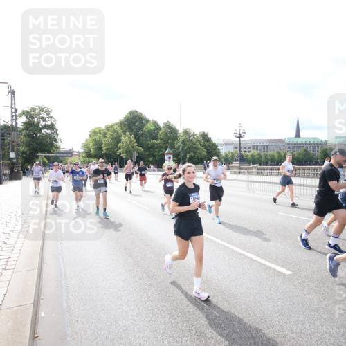 29.06.2025 - hella hamburg halbmarathon Jannik Wohlers http://msf.ph/oto/8148862 29.06.2025 10:18:43 Lombardsbrücke 1718, 1755, 2096, 2311, 2802, 3026, 3105, 3118, 3631, 4718, 4845, 5034, 5080, 5098, 5178, 5323, 5429, 6194, 6249, 6477, 6482, 6736, 7252, 8761, 8778, 9252, 9270, 9272, 9652, 9756, 9757, 10037, 10816, 11602, 11743, 12007, 12619, 12621, 13204, 13424, 13464, 13544, 14236, 14353, 15594, 16142, 16168, 16490, 16631, 16925, 17166, 17187, 17238, 17294, 17386, 17510, 17548, 17571, 17736, 17737, 18002, 18217, 18519, 18568, 18591, 19010 meine-sportfotos.de