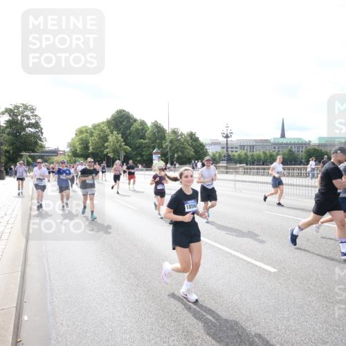 29.06.2025 - hella hamburg halbmarathon Jannik Wohlers http://msf.ph/oto/8148868 29.06.2025 10:18:43 Lombardsbrücke 1718, 1755, 2096, 2311, 2802, 3026, 3105, 3118, 3631, 4718, 4845, 5034, 5080, 5098, 5178, 5323, 5429, 6194, 6249, 6477, 6482, 6736, 7252, 8761, 8778, 9252, 9270, 9272, 9652, 9756, 9757, 10037, 10816, 11602, 11743, 12007, 12619, 12621, 13204, 13424, 13464, 13544, 14236, 14353, 15594, 16142, 16168, 16490, 16631, 16925, 17166, 17187, 17238, 17294, 17386, 17510, 17548, 17571, 17736, 17737, 18002, 18217, 18519, 18568, 18591, 19010 meine-sportfotos.de