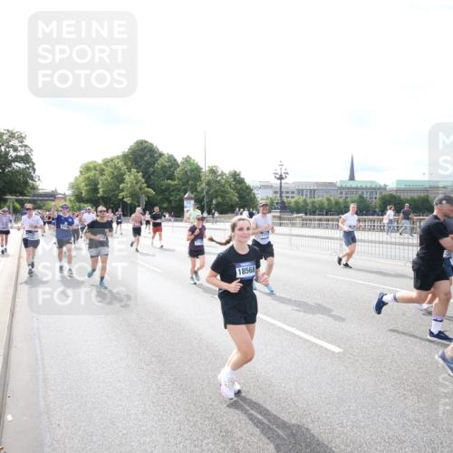 29.06.2025 - hella hamburg halbmarathon Jannik Wohlers http://msf.ph/oto/8148870 29.06.2025 10:18:43 Lombardsbrücke 1718, 1755, 2096, 2311, 2802, 3026, 3105, 3118, 3631, 4718, 4845, 5034, 5080, 5098, 5178, 5323, 5429, 6194, 6249, 6477, 6482, 6736, 7252, 8761, 8778, 9252, 9270, 9272, 9652, 9756, 9757, 10037, 10816, 11602, 11743, 12007, 12619, 12621, 13204, 13424, 13464, 13544, 14236, 14353, 15594, 16142, 16168, 16490, 16631, 16925, 17166, 17187, 17238, 17294, 17386, 17510, 17548, 17571, 17736, 17737, 18002, 18217, 18519, 18568, 18591, 19010 meine-sportfotos.de
