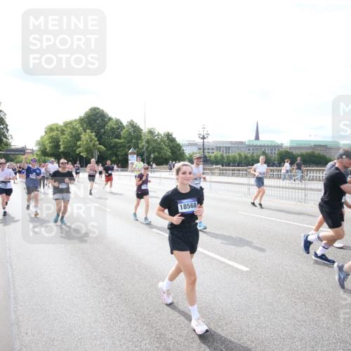 29.06.2025 - hella hamburg halbmarathon Jannik Wohlers http://msf.ph/oto/8148876 29.06.2025 10:18:44 Lombardsbrücke 1718, 1755, 2096, 2311, 2802, 3026, 3105, 3118, 3631, 4845, 5034, 5080, 5098, 5178, 5323, 5429, 6194, 6249, 6477, 6482, 6542, 6736, 7252, 8761, 8778, 9252, 9270, 9272, 9652, 9756, 9757, 10037, 10124, 10129, 10816, 11247, 11602, 11743, 12007, 12619, 12621, 13204, 13424, 13464, 13544, 14236, 14353, 15594, 15780, 16142, 16168, 16490, 16613, 16631, 16925, 17166, 17187, 17238, 17294, 17386, 17510, 17548, 17571, 17736, 17737, 18002, 18217, 18519, 18568, 18591 meine-sportfotos.de
