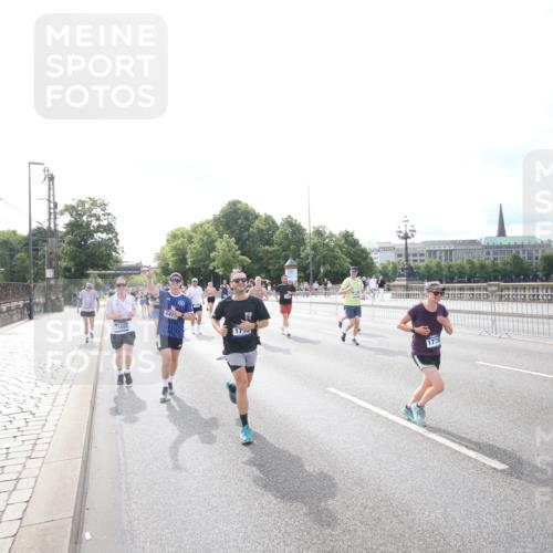 29.06.2025 - hella hamburg halbmarathon Jannik Wohlers http://msf.ph/oto/8148883 29.06.2025 10:18:45 Lombardsbrücke 1718, 1755, 2096, 2311, 2802, 3026, 3105, 3118, 3631, 4845, 5034, 5080, 5098, 5178, 5323, 5429, 6194, 6249, 6477, 6482, 6542, 6736, 8761, 8778, 9252, 9270, 9272, 9652, 9756, 9757, 10037, 10124, 10129, 10966, 11247, 11602, 11743, 12007, 12619, 12621, 13180, 13204, 13424, 13544, 14236, 14353, 15594, 15780, 16142, 16168, 16490, 16613, 16631, 16925, 17166, 17187, 17238, 17294, 17386, 17510, 17548, 17571, 17736, 17737, 18002, 18217, 18519, 18568, 18591 meine-sportfotos.de