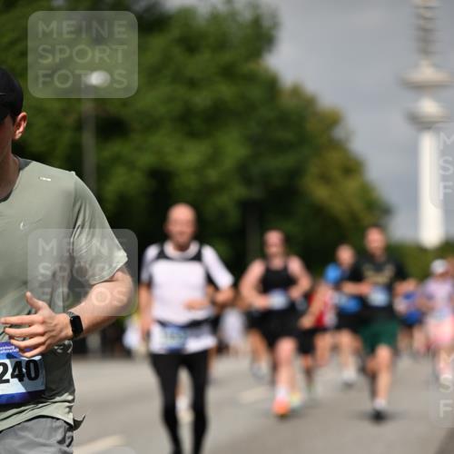 29.06.2025 - hella hamburg halbmarathon Dr. Thomas Lammeyer http://msf.ph/oto/8148884 29.06.2025 10:06:17 Kennedybrücke 1128, 1184, 1329, 1364, 1432, 1453, 1729, 1733, 1940, 2322, 2323, 3169, 4286, 4328, 4649, 4663, 4985, 5763, 6322, 6860, 7031, 7243, 9020, 9021, 9156, 9353, 9741, 9928, 10177, 10866 meine-sportfotos.de