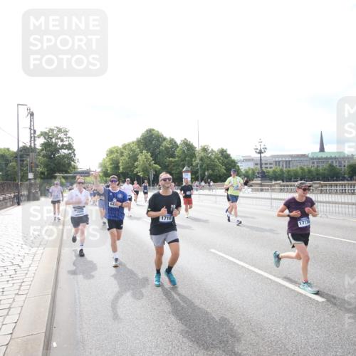 29.06.2025 - hella hamburg halbmarathon Jannik Wohlers http://msf.ph/oto/8148897 29.06.2025 10:18:45 Lombardsbrücke 1718, 1755, 2096, 2311, 2802, 3026, 3105, 3118, 3631, 4845, 5034, 5080, 5098, 5178, 5323, 5429, 6194, 6249, 6477, 6482, 6542, 6736, 8761, 8778, 9252, 9270, 9272, 9652, 9756, 9757, 10037, 10124, 10129, 10966, 11247, 11602, 11743, 12007, 12619, 12621, 13180, 13204, 13424, 13544, 14236, 14353, 15594, 15780, 16142, 16168, 16490, 16613, 16631, 16925, 17166, 17187, 17238, 17294, 17386, 17510, 17548, 17571, 17736, 17737, 18002, 18217, 18519, 18568, 18591 meine-sportfotos.de