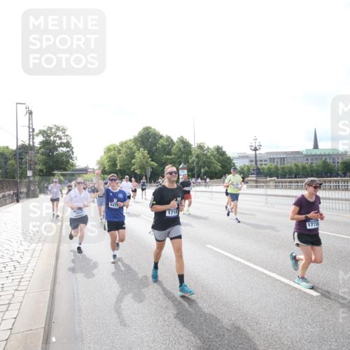 29.06.2025 - hella hamburg halbmarathon Jannik Wohlers http://msf.ph/oto/8148902 29.06.2025 10:18:45 Lombardsbrücke 1718, 1755, 2096, 2311, 2802, 3026, 3105, 3118, 3631, 4845, 5034, 5080, 5098, 5178, 5323, 5429, 6194, 6249, 6477, 6482, 6542, 6736, 8761, 8778, 9252, 9270, 9272, 9652, 9756, 9757, 10037, 10124, 10129, 10966, 11247, 11602, 11743, 12007, 12619, 12621, 13180, 13204, 13424, 13544, 14236, 14353, 15594, 15780, 16142, 16168, 16490, 16613, 16631, 16925, 17166, 17187, 17238, 17294, 17386, 17510, 17548, 17571, 17736, 17737, 18002, 18217, 18519, 18568, 18591 meine-sportfotos.de