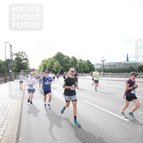 29.06.2025 - hella hamburg halbmarathon Jannik Wohlers http://msf.ph/oto/8148908 29.06.2025 10:18:45 Lombardsbrücke 1718, 1755, 2096, 2311, 2802, 3026, 3105, 3118, 3631, 4845, 5034, 5080, 5098, 5178, 5323, 5429, 6194, 6249, 6477, 6482, 6542, 6736, 8761, 8778, 9252, 9270, 9272, 9652, 9756, 9757, 10037, 10124, 10129, 10966, 11247, 11602, 11743, 12007, 12619, 12621, 13180, 13204, 13424, 13544, 14236, 14353, 15594, 15780, 16142, 16168, 16490, 16613, 16631, 16925, 17166, 17187, 17238, 17294, 17386, 17510, 17548, 17571, 17736, 17737, 18002, 18217, 18519, 18568, 18591 meine-sportfotos.de