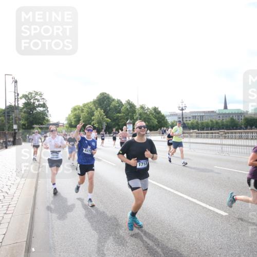 29.06.2025 - hella hamburg halbmarathon Jannik Wohlers http://msf.ph/oto/8148918 29.06.2025 10:18:45 Lombardsbrücke 1718, 1755, 2096, 2311, 2802, 3026, 3105, 3118, 3631, 4845, 5034, 5080, 5098, 5178, 5323, 5429, 6194, 6249, 6477, 6482, 6542, 6736, 8761, 8778, 9252, 9270, 9272, 9652, 9756, 9757, 10037, 10124, 10129, 10966, 11247, 11602, 11743, 12007, 12619, 12621, 13180, 13204, 13424, 13544, 14236, 14353, 15594, 15780, 16142, 16168, 16490, 16613, 16631, 16925, 17166, 17187, 17238, 17294, 17386, 17510, 17548, 17571, 17736, 17737, 18002, 18217, 18519, 18568, 18591 meine-sportfotos.de