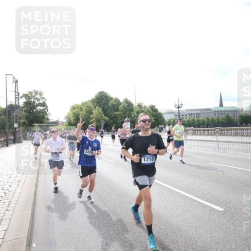 29.06.2025 - hella hamburg halbmarathon Jannik Wohlers http://msf.ph/oto/8148924 29.06.2025 10:18:45 Lombardsbrücke 1718, 1755, 2096, 2311, 2802, 3026, 3105, 3118, 3631, 4845, 5034, 5080, 5098, 5178, 5323, 5429, 6194, 6249, 6477, 6482, 6542, 6736, 8761, 8778, 9252, 9270, 9272, 9652, 9756, 9757, 10037, 10124, 10129, 10966, 11247, 11602, 11743, 12007, 12619, 12621, 13180, 13204, 13424, 13544, 14236, 14353, 15594, 15780, 16142, 16168, 16490, 16613, 16631, 16925, 17166, 17187, 17238, 17294, 17386, 17510, 17548, 17571, 17736, 17737, 18002, 18217, 18519, 18568, 18591 meine-sportfotos.de