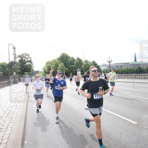 29.06.2025 - hella hamburg halbmarathon Jannik Wohlers http://msf.ph/oto/8148928 29.06.2025 10:18:45 Lombardsbrücke 1718, 1755, 2096, 2311, 2802, 3026, 3105, 3118, 3631, 4845, 5034, 5080, 5098, 5178, 5323, 5429, 6194, 6249, 6477, 6482, 6542, 6736, 8761, 8778, 9252, 9270, 9272, 9652, 9756, 9757, 10037, 10124, 10129, 10966, 11247, 11602, 11743, 12007, 12619, 12621, 13180, 13204, 13424, 13544, 14236, 14353, 15594, 15780, 16142, 16168, 16490, 16613, 16631, 16925, 17166, 17187, 17238, 17294, 17386, 17510, 17548, 17571, 17736, 17737, 18002, 18217, 18519, 18568, 18591 meine-sportfotos.de