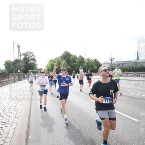 29.06.2025 - hella hamburg halbmarathon Jannik Wohlers http://msf.ph/oto/8148934 29.06.2025 10:18:45 Lombardsbrücke 1718, 1755, 2096, 2311, 2802, 3026, 3105, 3118, 3631, 4845, 5034, 5080, 5098, 5178, 5323, 5429, 6194, 6249, 6477, 6482, 6542, 6736, 8761, 8778, 9252, 9270, 9272, 9652, 9756, 9757, 10037, 10124, 10129, 10966, 11247, 11602, 11743, 12007, 12619, 12621, 13180, 13204, 13424, 13544, 14236, 14353, 15594, 15780, 16142, 16168, 16490, 16613, 16631, 16925, 17166, 17187, 17238, 17294, 17386, 17510, 17548, 17571, 17736, 17737, 18002, 18217, 18519, 18568, 18591 meine-sportfotos.de