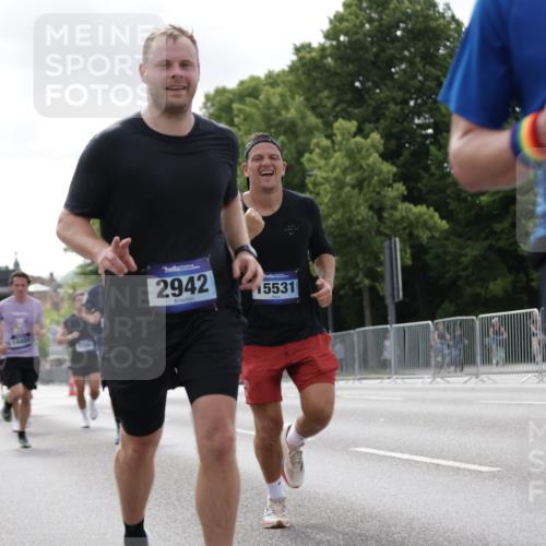 29.06.2025 - hella hamburg halbmarathon Jannik Wohlers http://msf.ph/oto/8148938 29.06.2025 10:12:32 Lombardsbrücke 1020, 1051, 1851, 1939, 2891, 2942, 4532, 6207, 7873, 7907, 8398, 8405, 8917, 9141, 10067, 10402, 11025, 11720, 14404, 15012, 15531, 16323, 17061, 17699, 17994, 18320, 18530 meine-sportfotos.de