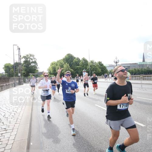 29.06.2025 - hella hamburg halbmarathon Jannik Wohlers http://msf.ph/oto/8148941 29.06.2025 10:18:45 Lombardsbrücke 1718, 1755, 2096, 2311, 2802, 3026, 3105, 3118, 3631, 4845, 5034, 5080, 5098, 5178, 5323, 5429, 6194, 6249, 6477, 6482, 6542, 6736, 8761, 8778, 9252, 9270, 9272, 9652, 9756, 9757, 10037, 10124, 10129, 10966, 11247, 11602, 11743, 12007, 12619, 12621, 13180, 13204, 13424, 13544, 14236, 14353, 15594, 15780, 16142, 16168, 16490, 16613, 16631, 16925, 17166, 17187, 17238, 17294, 17386, 17510, 17548, 17571, 17736, 17737, 18002, 18217, 18519, 18568, 18591 meine-sportfotos.de