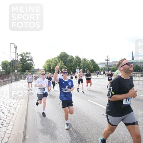 29.06.2025 - hella hamburg halbmarathon Jannik Wohlers http://msf.ph/oto/8148947 29.06.2025 10:18:46 Lombardsbrücke 1718, 1755, 2096, 2311, 2802, 3026, 3105, 3118, 4845, 5034, 5080, 5098, 5178, 5323, 5429, 6194, 6249, 6477, 6482, 6542, 6736, 8761, 8778, 9252, 9270, 9652, 9756, 9757, 10037, 10039, 10124, 10129, 10966, 11247, 11602, 11743, 12007, 12619, 12621, 13180, 13204, 13424, 13544, 13984, 14236, 14353, 14593, 15594, 15780, 16142, 16168, 16490, 16613, 16631, 16925, 17166, 17187, 17238, 17294, 17386, 17510, 17548, 17571, 17721, 17736, 17737, 18002, 18151, 18217, 18568, 18591 meine-sportfotos.de
