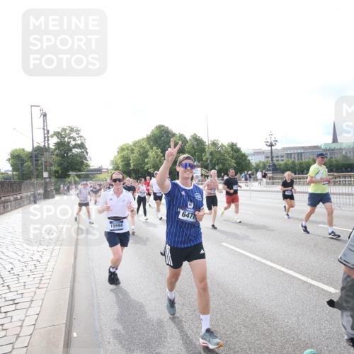 29.06.2025 - hella hamburg halbmarathon Jannik Wohlers http://msf.ph/oto/8148961 29.06.2025 10:18:46 Lombardsbrücke 1718, 1755, 2096, 2311, 2802, 3026, 3105, 3118, 4845, 5034, 5080, 5098, 5178, 5323, 5429, 6194, 6249, 6477, 6482, 6542, 6736, 8761, 8778, 9252, 9270, 9652, 9756, 9757, 10037, 10039, 10124, 10129, 10966, 11247, 11602, 11743, 12007, 12619, 12621, 13180, 13204, 13424, 13544, 13984, 14236, 14353, 14593, 15594, 15780, 16142, 16168, 16490, 16613, 16631, 16925, 17166, 17187, 17238, 17294, 17386, 17510, 17548, 17571, 17721, 17736, 17737, 18002, 18151, 18217, 18568, 18591 meine-sportfotos.de