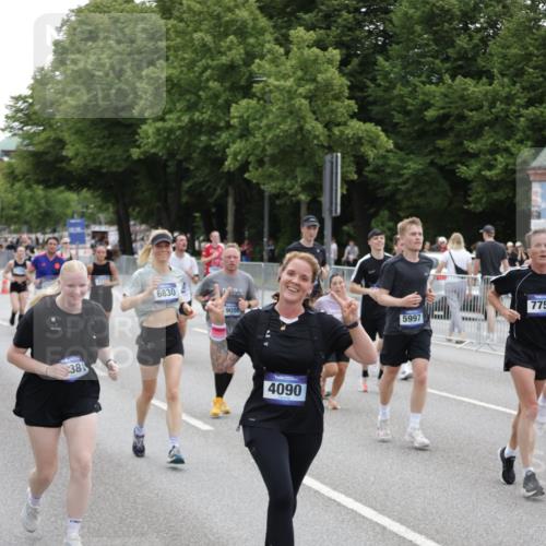 29.06.2025 - hella hamburg halbmarathon Jannik Wohlers http://msf.ph/oto/8148964 29.06.2025 10:49:46 Lombardsbrücke 1487, 3701, 3710, 3805, 3897, 4090, 4168, 5119, 5749, 5751, 5997, 6680, 6830, 7721, 7722, 7755, 8254, 9605, 9940, 10060, 10286, 10617, 11030, 11426, 11716, 11760, 12079, 13127, 13128, 13309, 13381, 13744, 13846, 14144, 14505, 14940, 15626, 15633, 16365, 16410, 16412, 16635, 17256, 18961, 19058, 19086 meine-sportfotos.de