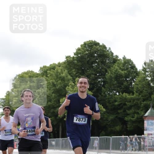 29.06.2025 - hella hamburg halbmarathon Jannik Wohlers http://msf.ph/oto/8148969 29.06.2025 10:12:35 Lombardsbrücke 1020, 1051, 2942, 4532, 6207, 7873, 8398, 8405, 9141, 10067, 10402, 11025, 11720, 14404, 15531, 16255, 16323, 17061, 17699, 18048, 18320, 18530 meine-sportfotos.de