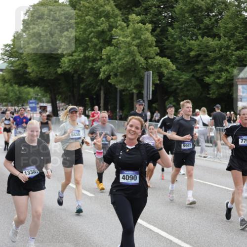 29.06.2025 - hella hamburg halbmarathon Jannik Wohlers http://msf.ph/oto/8148971 29.06.2025 10:49:46 Lombardsbrücke 1487, 3701, 3710, 3805, 3897, 4090, 4168, 5119, 5749, 5751, 5997, 6680, 6830, 7721, 7722, 7755, 8254, 9605, 9940, 10060, 10286, 10617, 11030, 11426, 11716, 11760, 12079, 13127, 13128, 13309, 13381, 13744, 13846, 14144, 14505, 14940, 15626, 15633, 16365, 16410, 16412, 16635, 17256, 18961, 19058, 19086 meine-sportfotos.de