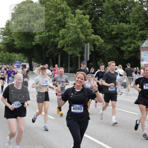 29.06.2025 - hella hamburg halbmarathon Jannik Wohlers http://msf.ph/oto/8148975 29.06.2025 10:49:46 Lombardsbrücke 1487, 3701, 3710, 3805, 3897, 4090, 4168, 5119, 5749, 5751, 5997, 6680, 6830, 7721, 7722, 7755, 8254, 9605, 9940, 10060, 10286, 10617, 11030, 11426, 11716, 11760, 12079, 13127, 13128, 13309, 13381, 13744, 13846, 14144, 14505, 14940, 15626, 15633, 16365, 16410, 16412, 16635, 17256, 18961, 19058, 19086 meine-sportfotos.de