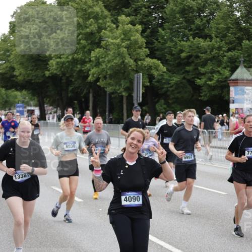 29.06.2025 - hella hamburg halbmarathon Jannik Wohlers http://msf.ph/oto/8148986 29.06.2025 10:49:46 Lombardsbrücke 1487, 3701, 3710, 3805, 3897, 4090, 4168, 5119, 5749, 5751, 5997, 6680, 6830, 7721, 7722, 7755, 8254, 9605, 9940, 10060, 10286, 10617, 11030, 11426, 11716, 11760, 12079, 13127, 13128, 13309, 13381, 13744, 13846, 14144, 14505, 14940, 15626, 15633, 16365, 16410, 16412, 16635, 17256, 18961, 19058, 19086 meine-sportfotos.de