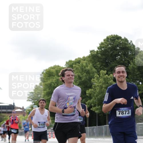 29.06.2025 - hella hamburg halbmarathon Jannik Wohlers http://msf.ph/oto/8148989 29.06.2025 10:12:35 Lombardsbrücke 1020, 1051, 2942, 4532, 6207, 7873, 8398, 8405, 9141, 10067, 10402, 11025, 11720, 14404, 15531, 16255, 16323, 17061, 17699, 18048, 18320, 18530 meine-sportfotos.de