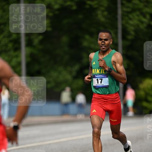29.06.2025 - hella hamburg halbmarathon Dr. Thomas Lammeyer http://msf.ph/oto/8148994 29.06.2025 09:34:57 Kennedybrücke 14, 19, 21 meine-sportfotos.de