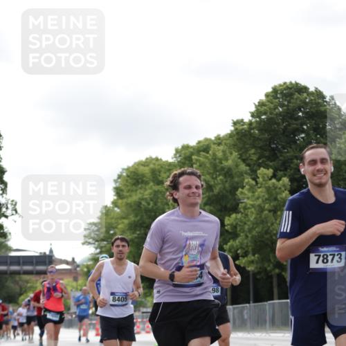 29.06.2025 - hella hamburg halbmarathon Jannik Wohlers http://msf.ph/oto/8148995 29.06.2025 10:12:35 Lombardsbrücke 1020, 1051, 2942, 4532, 6207, 7873, 8398, 8405, 9141, 10067, 10402, 11025, 11720, 14404, 15531, 16255, 16323, 17061, 17699, 18048, 18320, 18530 meine-sportfotos.de