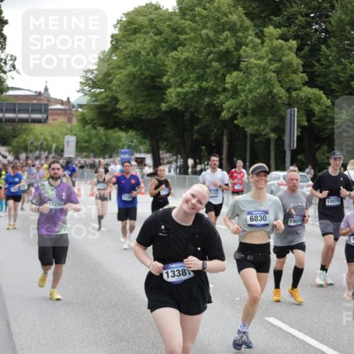 29.06.2025 - hella hamburg halbmarathon Jannik Wohlers http://msf.ph/oto/8149004 29.06.2025 10:49:47 Lombardsbrücke 3701, 3710, 3805, 3897, 4090, 4168, 5119, 5749, 5751, 5997, 6680, 6830, 7721, 7722, 7755, 8254, 9605, 9940, 10060, 10286, 10617, 11030, 11426, 11696, 11716, 11760, 12079, 13127, 13128, 13309, 13381, 13744, 13846, 14144, 14505, 14940, 15626, 16365, 16410, 16412, 16635, 17256, 18961, 19058, 19086 meine-sportfotos.de