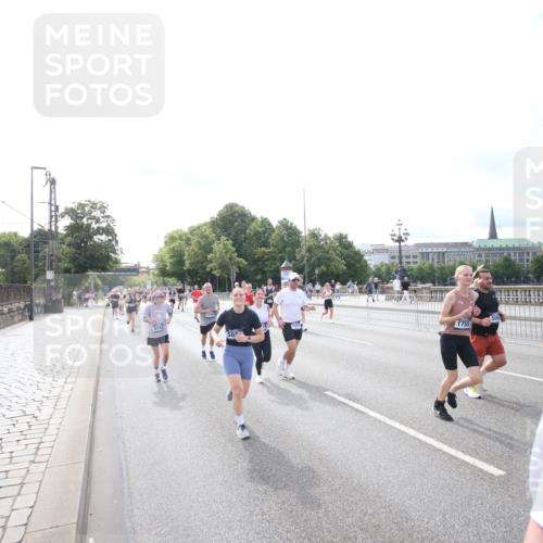 29.06.2025 - hella hamburg halbmarathon Jannik Wohlers http://msf.ph/oto/8149006 29.06.2025 10:18:47 Lombardsbrücke 1718, 1755, 2096, 2311, 2589, 2802, 3105, 3118, 5034, 5080, 5098, 5178, 5323, 5429, 6194, 6249, 6477, 6482, 6542, 6736, 8761, 8778, 9252, 9652, 9756, 9757, 10039, 10124, 10129, 10966, 11247, 11602, 11743, 12007, 12619, 12621, 13180, 13204, 13424, 13544, 13984, 14000, 14236, 14353, 14593, 15594, 15780, 16142, 16168, 16490, 16613, 16631, 16925, 17166, 17187, 17238, 17294, 17510, 17721, 17736, 17737, 18151, 18568, 18591 meine-sportfotos.de