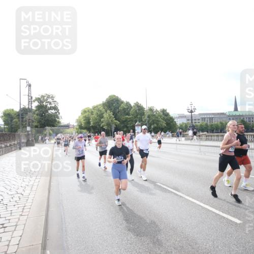 29.06.2025 - hella hamburg halbmarathon Jannik Wohlers http://msf.ph/oto/8149012 29.06.2025 10:18:47 Lombardsbrücke 1718, 1755, 2096, 2311, 2589, 2802, 3105, 3118, 5034, 5080, 5098, 5178, 5323, 5429, 6194, 6249, 6477, 6482, 6542, 6736, 8761, 8778, 9252, 9652, 9756, 9757, 10039, 10124, 10129, 10966, 11247, 11602, 11743, 12007, 12619, 12621, 13180, 13204, 13424, 13544, 13984, 14000, 14236, 14353, 14593, 15594, 15780, 16142, 16168, 16490, 16613, 16631, 16925, 17166, 17187, 17238, 17294, 17510, 17721, 17736, 17737, 18151, 18568, 18591 meine-sportfotos.de