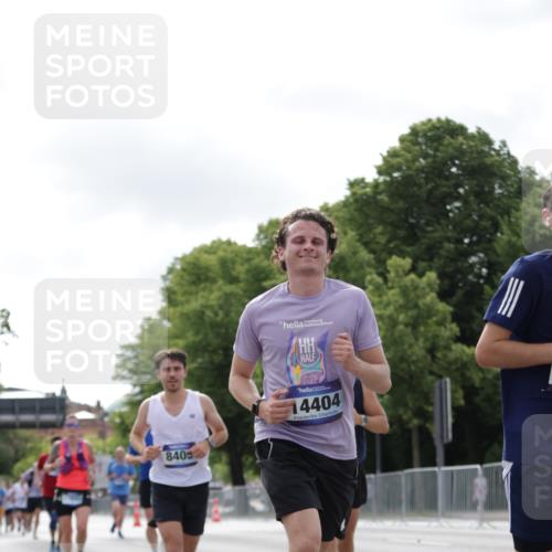 29.06.2025 - hella hamburg halbmarathon Jannik Wohlers http://msf.ph/oto/8149014 29.06.2025 10:12:35 Lombardsbrücke 1020, 1051, 2942, 4532, 6207, 7873, 8398, 8405, 9141, 10067, 10402, 11025, 11720, 14404, 15531, 16255, 16323, 17061, 17699, 18048, 18320, 18530 meine-sportfotos.de