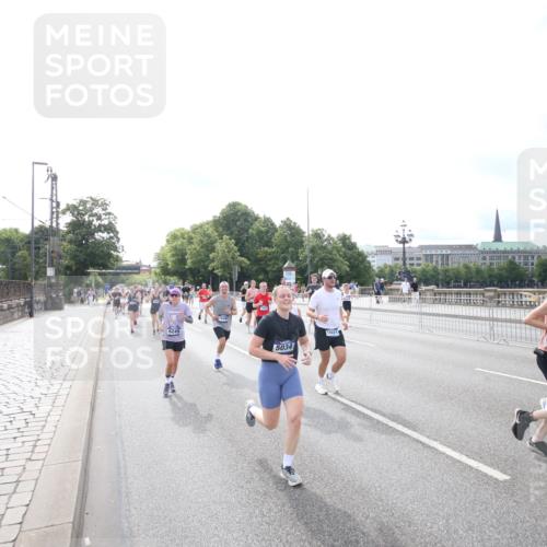 29.06.2025 - hella hamburg halbmarathon Jannik Wohlers http://msf.ph/oto/8149019 29.06.2025 10:18:47 Lombardsbrücke 1718, 1755, 2096, 2311, 2589, 2802, 3105, 3118, 5034, 5080, 5098, 5178, 5323, 5429, 6194, 6249, 6477, 6482, 6542, 6736, 8761, 8778, 9252, 9652, 9756, 9757, 10039, 10124, 10129, 10966, 11247, 11602, 11743, 12007, 12619, 12621, 13180, 13204, 13424, 13544, 13984, 14000, 14236, 14353, 14593, 15594, 15780, 16142, 16168, 16490, 16613, 16631, 16925, 17166, 17187, 17238, 17294, 17510, 17721, 17736, 17737, 18151, 18568, 18591 meine-sportfotos.de