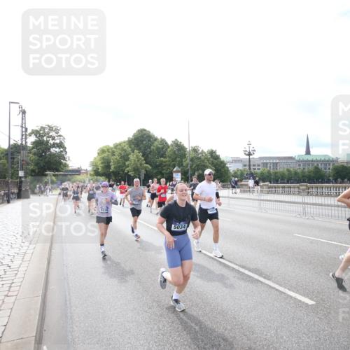 29.06.2025 - hella hamburg halbmarathon Jannik Wohlers http://msf.ph/oto/8149026 29.06.2025 10:18:47 Lombardsbrücke 1718, 1755, 2096, 2311, 2589, 2802, 3105, 3118, 5034, 5080, 5098, 5178, 5323, 5429, 6194, 6249, 6477, 6482, 6542, 6736, 8761, 8778, 9252, 9652, 9756, 9757, 10039, 10124, 10129, 10966, 11247, 11602, 11743, 12007, 12619, 12621, 13180, 13204, 13424, 13544, 13984, 14000, 14236, 14353, 14593, 15594, 15780, 16142, 16168, 16490, 16613, 16631, 16925, 17166, 17187, 17238, 17294, 17510, 17721, 17736, 17737, 18151, 18568, 18591 meine-sportfotos.de