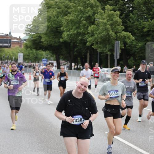 29.06.2025 - hella hamburg halbmarathon Jannik Wohlers http://msf.ph/oto/8149029 29.06.2025 10:49:47 Lombardsbrücke 3701, 3710, 3805, 3897, 4090, 4168, 5119, 5749, 5751, 5997, 6680, 6830, 7721, 7722, 7755, 8254, 9605, 9940, 10060, 10286, 10617, 11030, 11426, 11696, 11716, 11760, 12079, 13127, 13128, 13309, 13381, 13744, 13846, 14144, 14505, 14940, 15626, 16365, 16410, 16412, 16635, 17256, 18961, 19058, 19086 meine-sportfotos.de