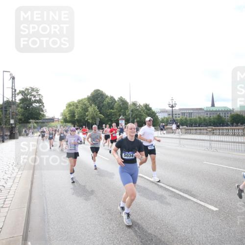 29.06.2025 - hella hamburg halbmarathon Jannik Wohlers http://msf.ph/oto/8149031 29.06.2025 10:18:47 Lombardsbrücke 1718, 1755, 2096, 2311, 2589, 2802, 3105, 3118, 5034, 5080, 5098, 5178, 5323, 5429, 6194, 6249, 6477, 6482, 6542, 6736, 8761, 8778, 9252, 9652, 9756, 9757, 10039, 10124, 10129, 10966, 11247, 11602, 11743, 12007, 12619, 12621, 13180, 13204, 13424, 13544, 13984, 14000, 14236, 14353, 14593, 15594, 15780, 16142, 16168, 16490, 16613, 16631, 16925, 17166, 17187, 17238, 17294, 17510, 17721, 17736, 17737, 18151, 18568, 18591 meine-sportfotos.de