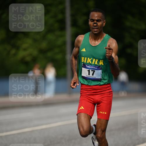 29.06.2025 - hella hamburg halbmarathon Dr. Thomas Lammeyer http://msf.ph/oto/8149033 29.06.2025 09:34:58 Kennedybrücke 14, 19, 21 meine-sportfotos.de