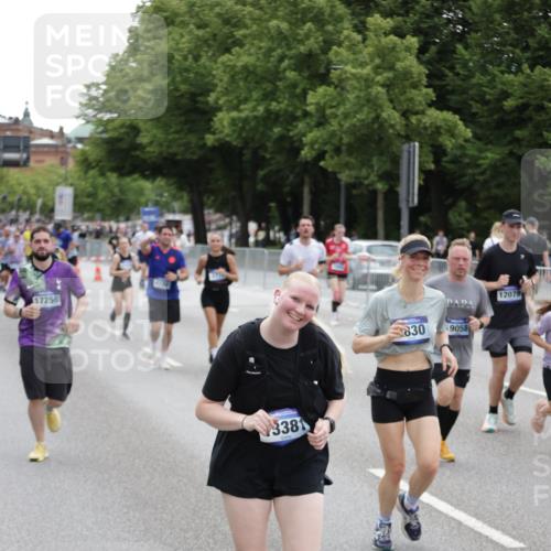 29.06.2025 - hella hamburg halbmarathon Jannik Wohlers http://msf.ph/oto/8149035 29.06.2025 10:49:48 Lombardsbrücke 3203, 3701, 3710, 3805, 3897, 4090, 4168, 5119, 5751, 5997, 6680, 6830, 7721, 7722, 7755, 8254, 9605, 9940, 10060, 10286, 10617, 11030, 11426, 11696, 11716, 11760, 12079, 13127, 13128, 13381, 13744, 13846, 13887, 14144, 14505, 14940, 15626, 16365, 16410, 16412, 16635, 17256, 18961, 19058, 19086 meine-sportfotos.de