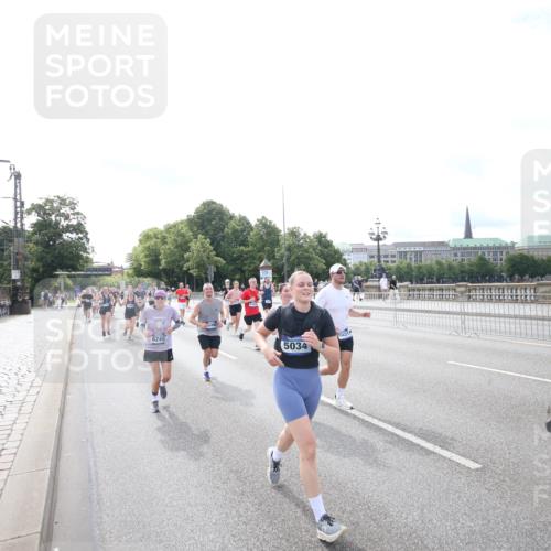 29.06.2025 - hella hamburg halbmarathon Jannik Wohlers http://msf.ph/oto/8149038 29.06.2025 10:18:48 Lombardsbrücke 1718, 1755, 2311, 2589, 2802, 2812, 3105, 3118, 4722, 5034, 5080, 5098, 5178, 5323, 5429, 6194, 6249, 6477, 6482, 6542, 6736, 8761, 8778, 9252, 9652, 9756, 9757, 10039, 10124, 10129, 10966, 11247, 11602, 11743, 12007, 12619, 12621, 13180, 13424, 13544, 13984, 14000, 14236, 14353, 14593, 15594, 15780, 16142, 16168, 16490, 16613, 16631, 16925, 17166, 17187, 17238, 17294, 17510, 17721, 17736, 17737, 18151, 18568, 18591 meine-sportfotos.de