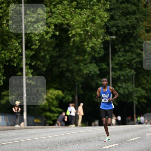 29.06.2025 - hella hamburg halbmarathon Dr. Thomas Lammeyer http://msf.ph/oto/8149040 29.06.2025 09:35:03 Kennedybrücke 14, 19, 21 meine-sportfotos.de