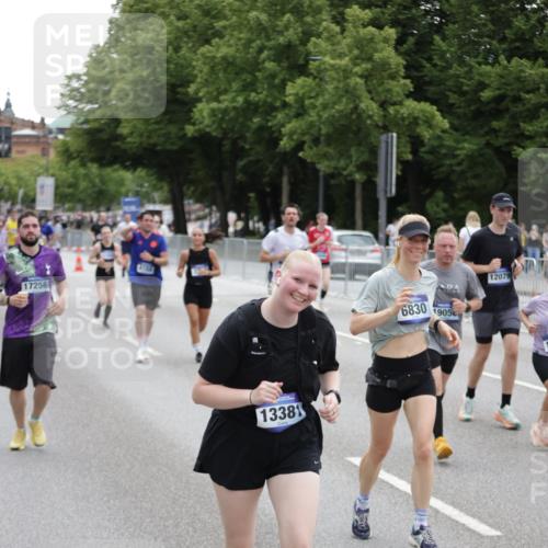 29.06.2025 - hella hamburg halbmarathon Jannik Wohlers http://msf.ph/oto/8149041 29.06.2025 10:49:48 Lombardsbrücke 3203, 3701, 3710, 3805, 3897, 4090, 4168, 5119, 5751, 5997, 6680, 6830, 7721, 7722, 7755, 8254, 9605, 9940, 10060, 10286, 10617, 11030, 11426, 11696, 11716, 11760, 12079, 13127, 13128, 13381, 13744, 13846, 13887, 14144, 14505, 14940, 15626, 16365, 16410, 16412, 16635, 17256, 18961, 19058, 19086 meine-sportfotos.de